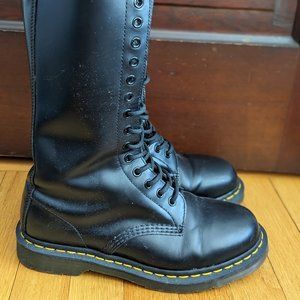 Dr Martens 1914 boots